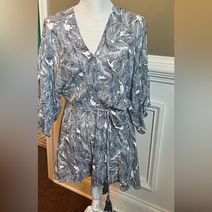 Gray and White Feather Print Romper Sz small